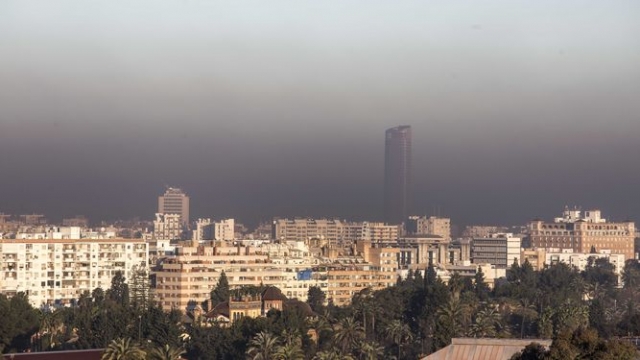 La contaminación urbana de Sevilla preocupa a la Defensora del Pueblo